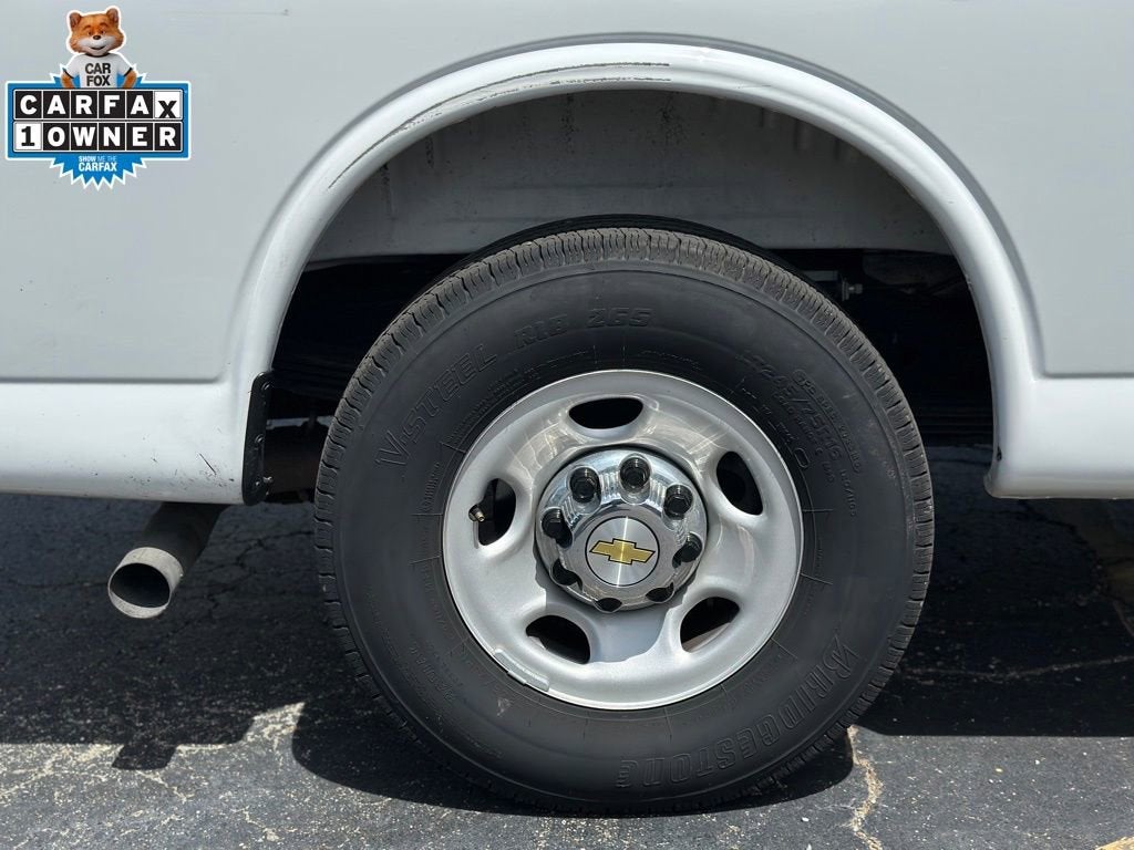 2025 Chevrolet Express Passenger 1LT