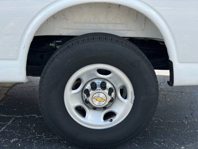 2025 Chevrolet Express Passenger 1LT