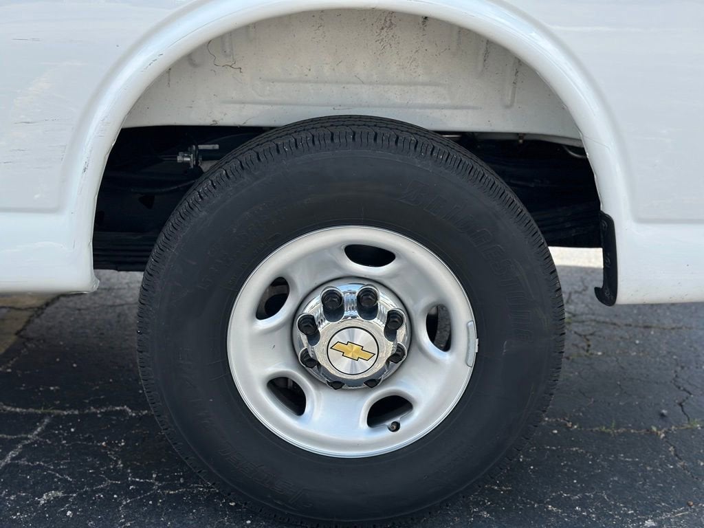 2025 Chevrolet Express Passenger 1LT