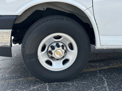 2025 Chevrolet Express Passenger 1LT