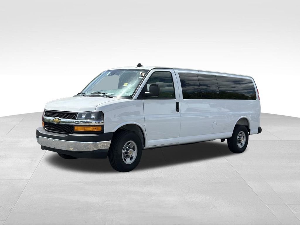 2025 Chevrolet Express Passenger 1LT