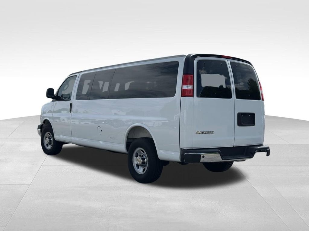 2025 Chevrolet Express Passenger 1LT