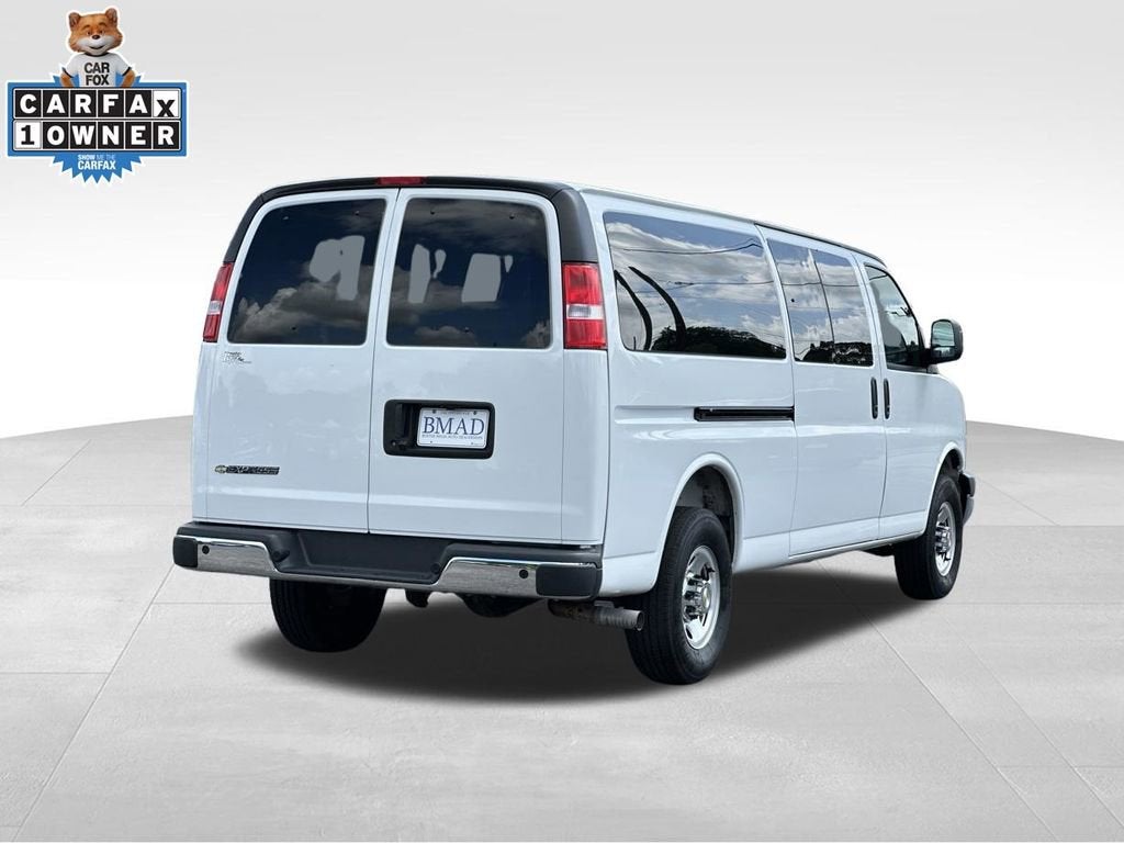 2025 Chevrolet Express Passenger 1LT