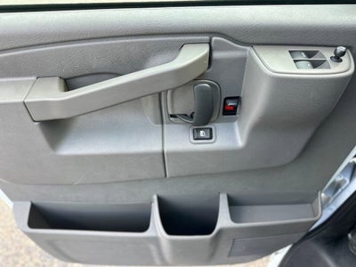 2025 Chevrolet Express Passenger 1LT