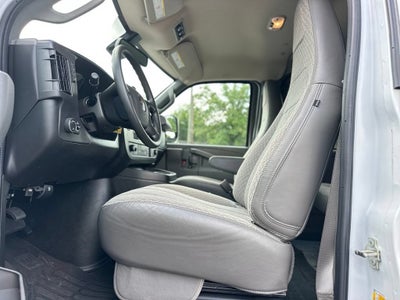 2025 Chevrolet Express Passenger 1LT