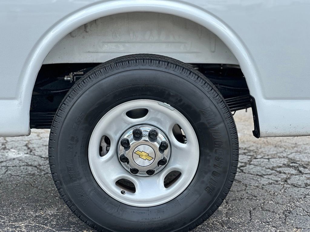 2025 Chevrolet Express Passenger 1LT
