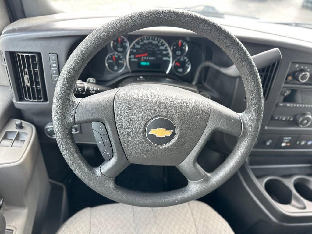 2025 Chevrolet Express Passenger 1LT