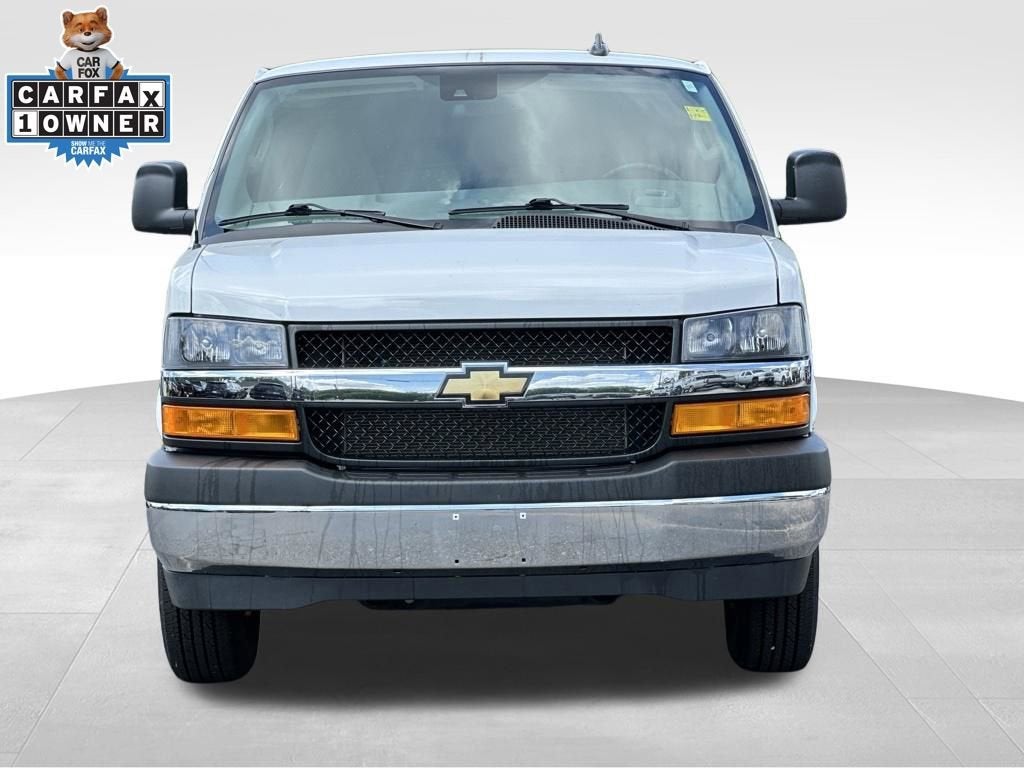 2025 Chevrolet Express Passenger 1LT