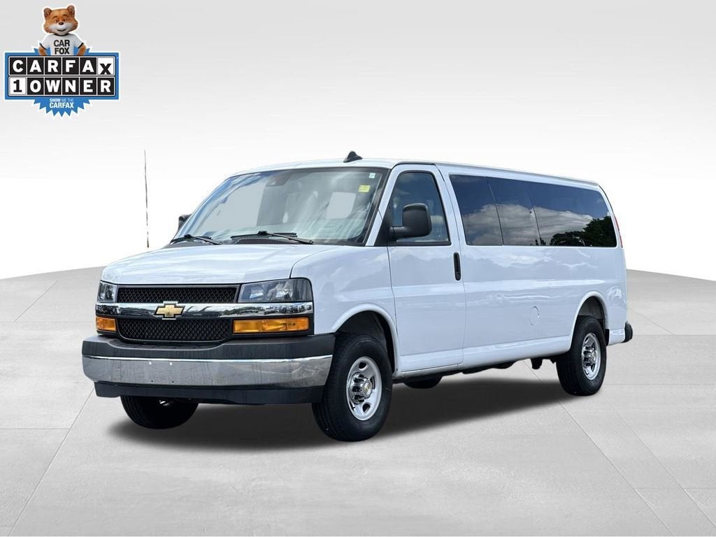 2025 Chevrolet Express Passenger 1LT