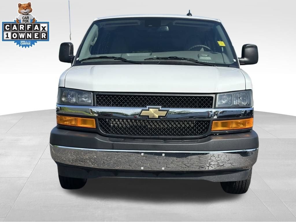 2024 Chevrolet Express Passenger 3500 1LT