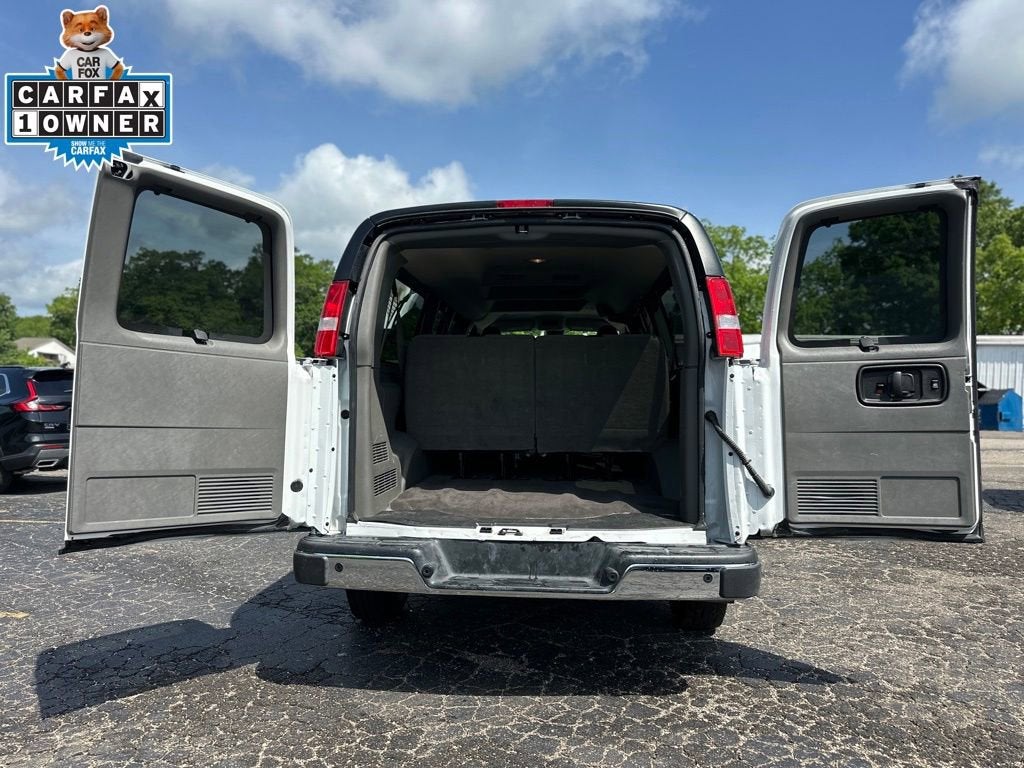 2025 Chevrolet Express Passenger 1LT