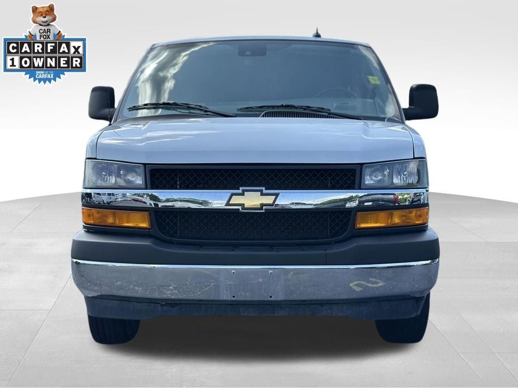 2025 Chevrolet Express Passenger 1LT