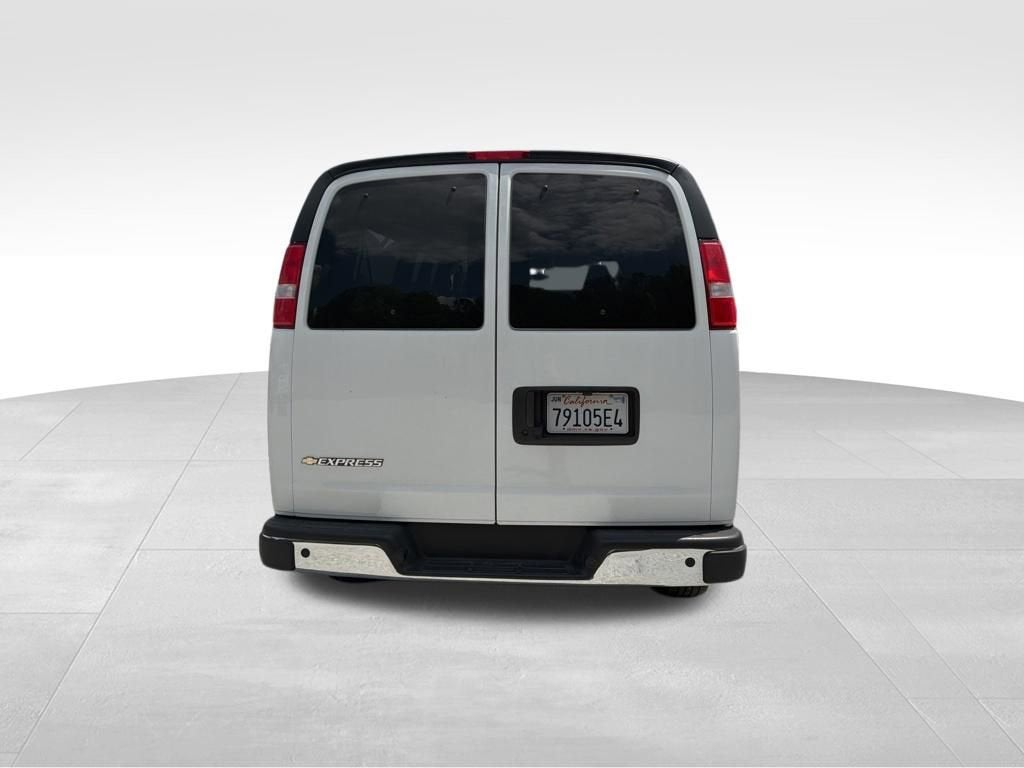 2025 Chevrolet Express Passenger 1LT