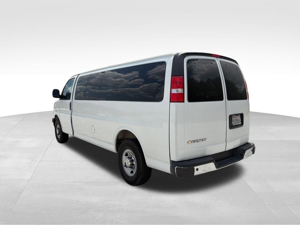 2025 Chevrolet Express Passenger 1LT