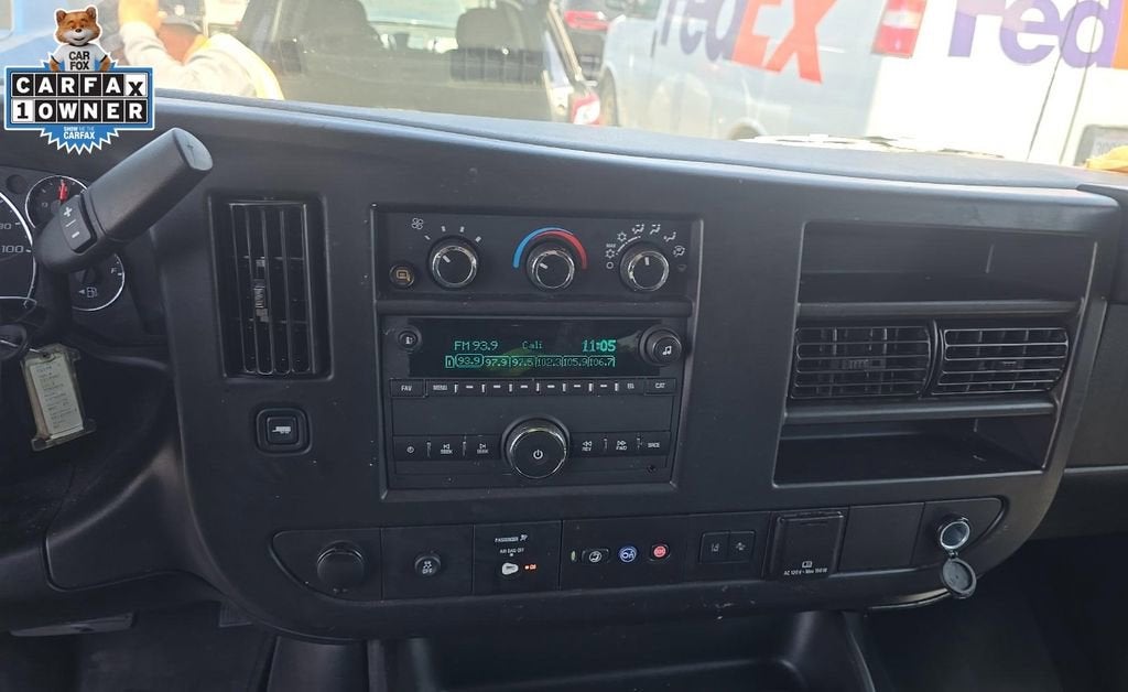 2025 Chevrolet Express Passenger 1LT