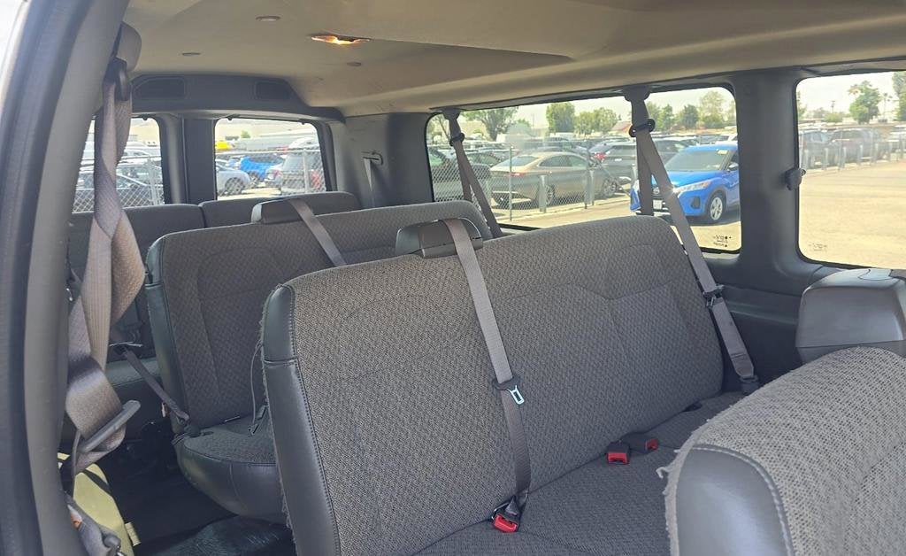 2025 Chevrolet Express Passenger 1LT