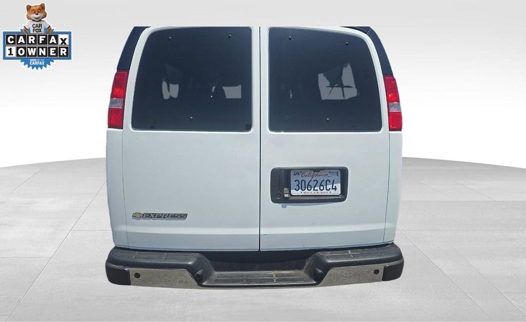 2025 Chevrolet Express Passenger 1LT