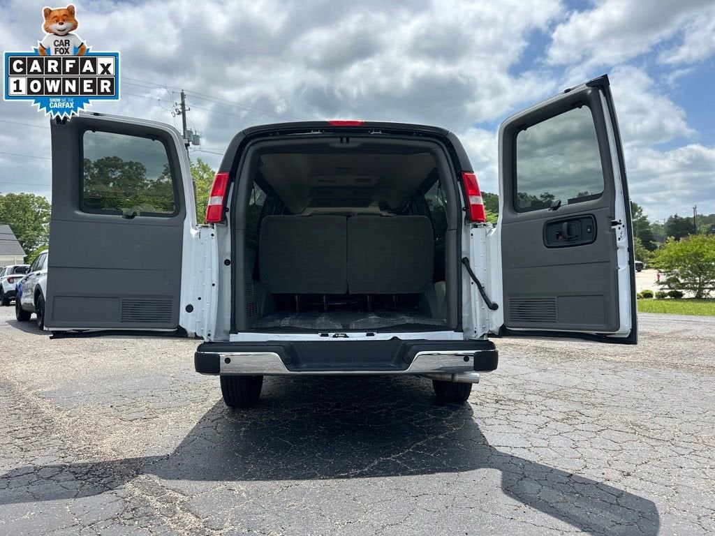 2025 Chevrolet Express Passenger 1LT