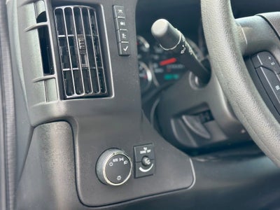 2025 Chevrolet Express Passenger 1LT