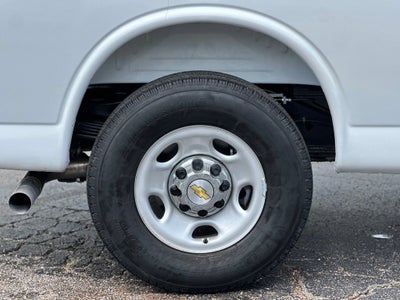 2025 Chevrolet Express Passenger 1LT