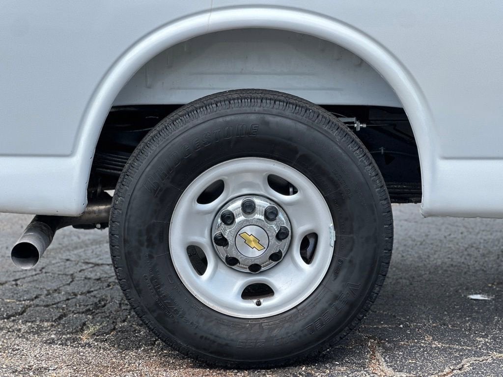 2025 Chevrolet Express Passenger 1LT