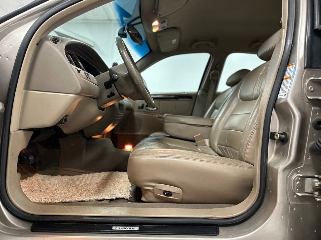 2001 Lincoln Town Car Executive