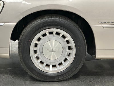 2001 Lincoln Town Car Executive