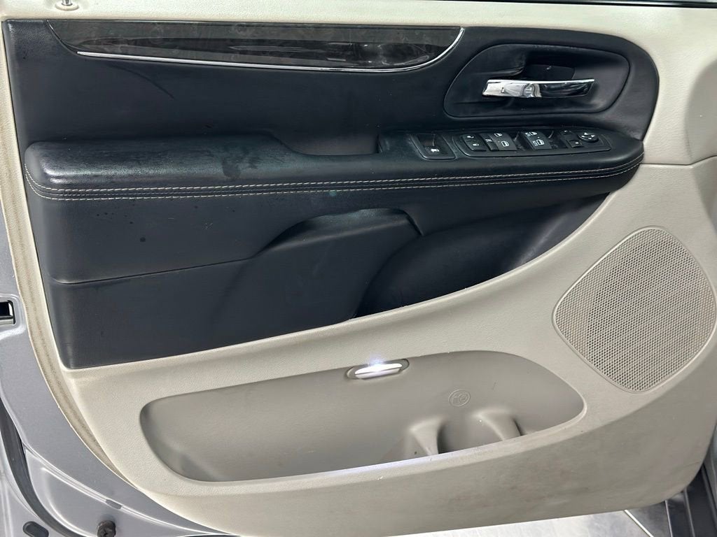 2014 Chrysler Town & Country Touring