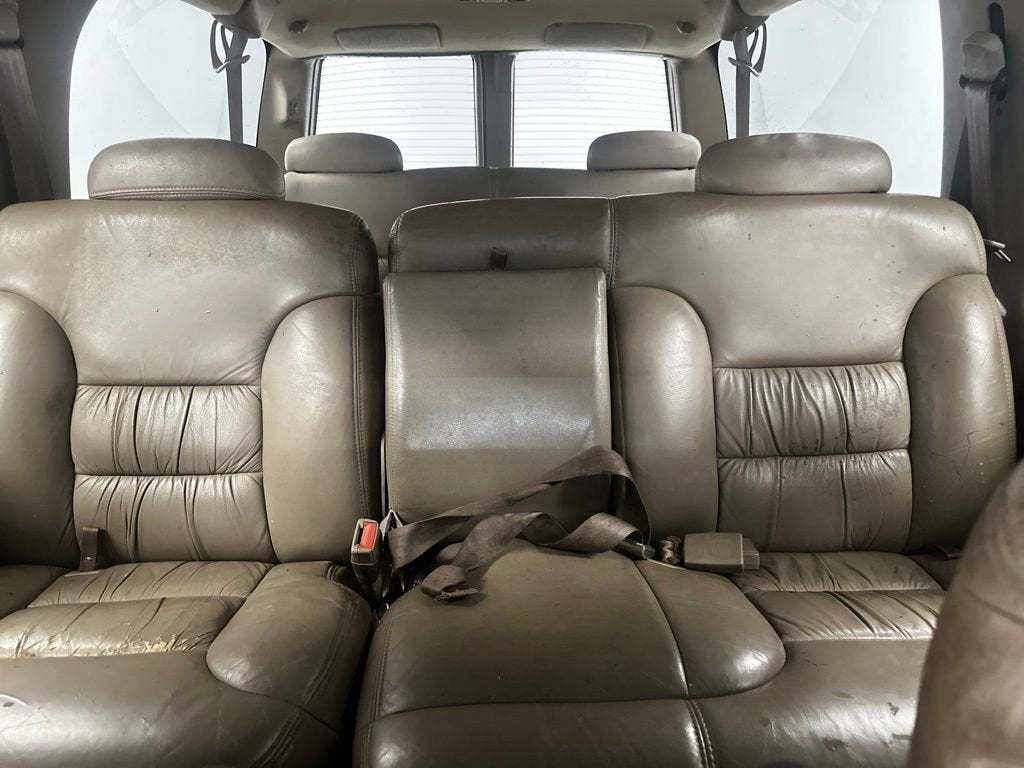1999 Chevrolet Suburban Base
