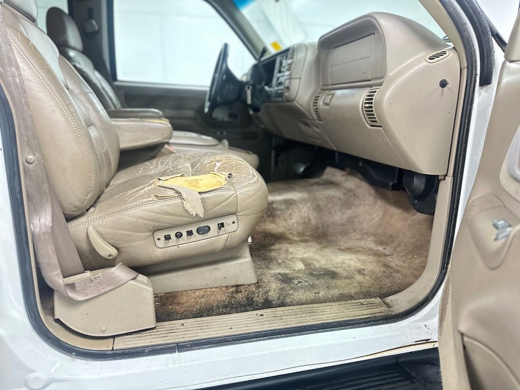 1999 Chevrolet Suburban Base