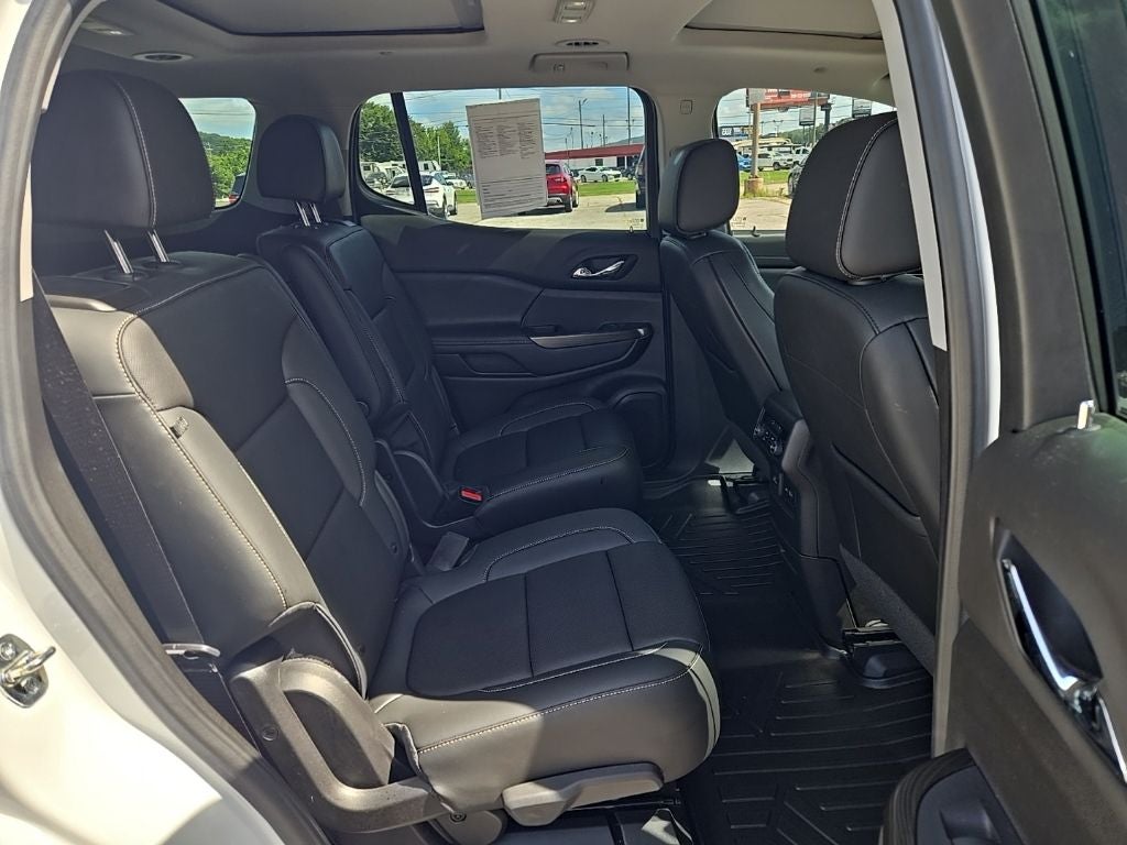 2022 GMC Acadia SLT
