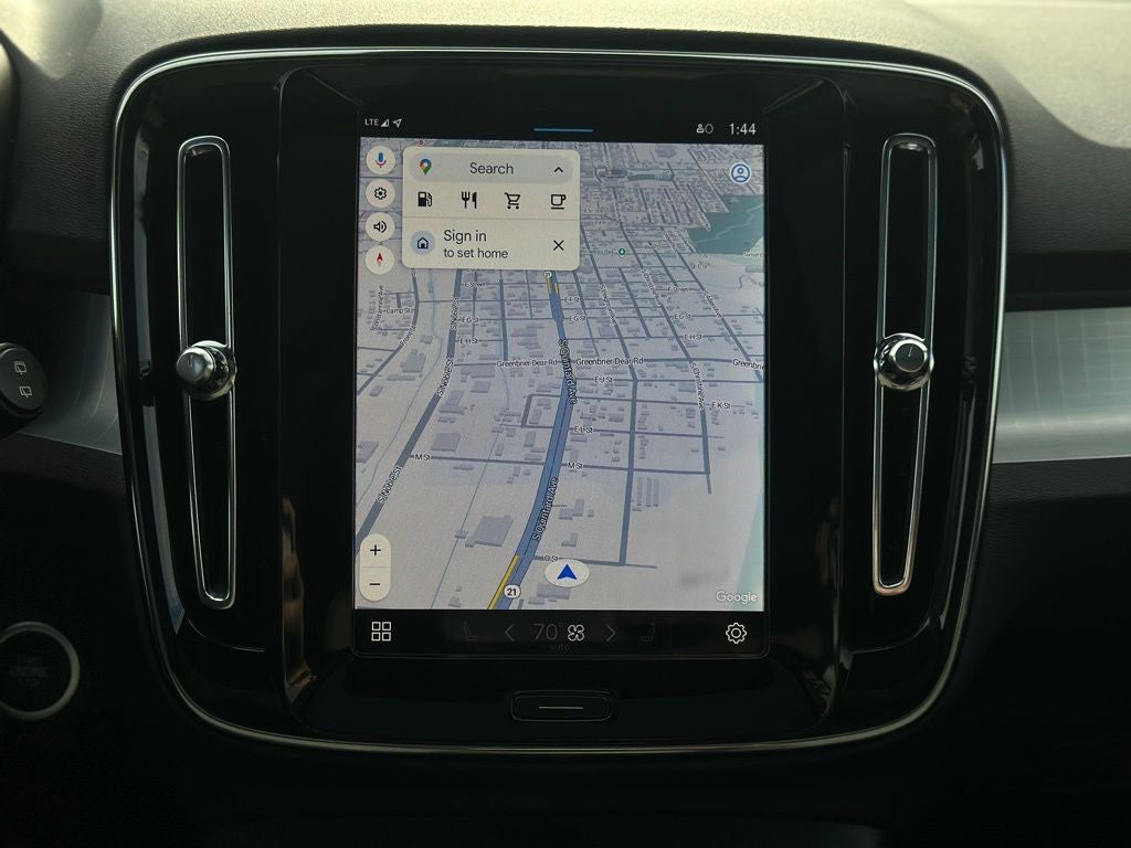 2024 Volvo XC40 B5 Core