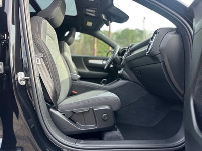 2024 Volvo XC40 B5 Core