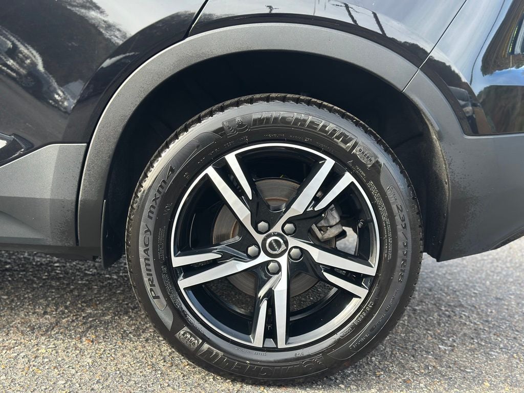 2024 Volvo XC40 B5 Core