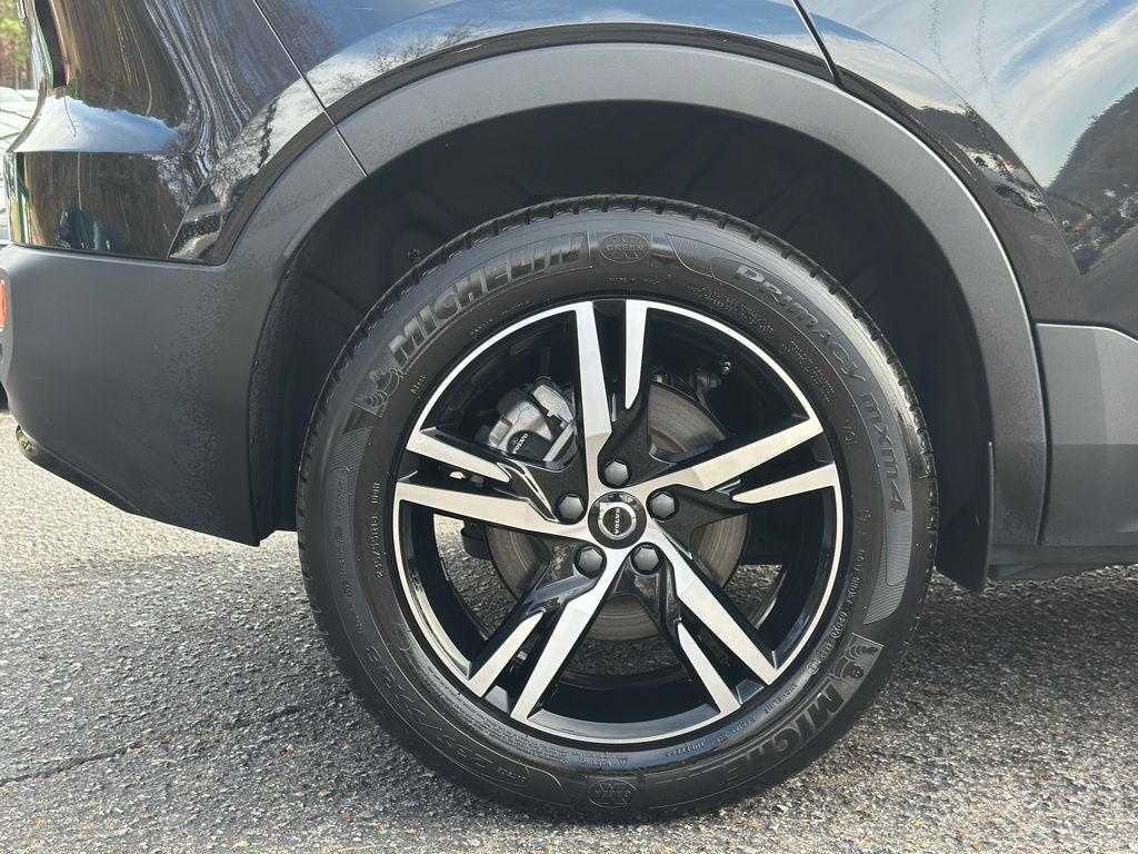 2024 Volvo XC40 B5 Core