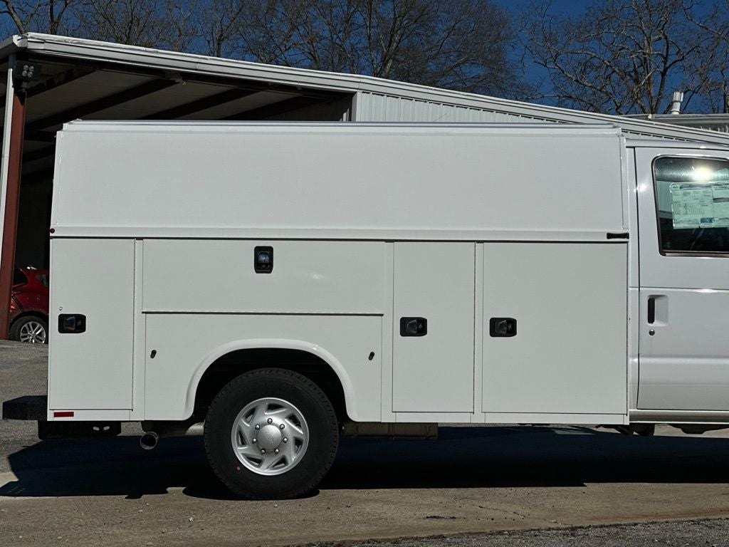 2026 Ford E-350SD Base Cutaway