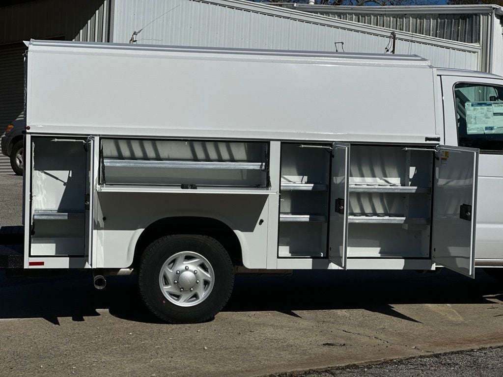 2026 Ford E-350SD Base Cutaway
