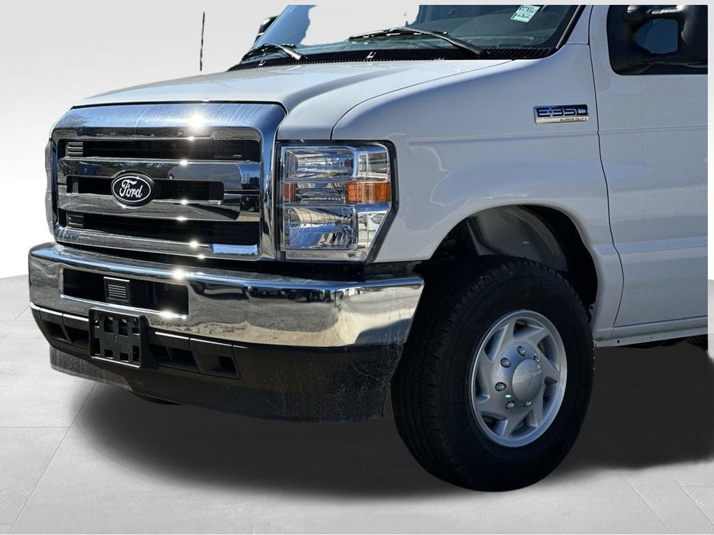 2026 Ford E-350SD Base Cutaway