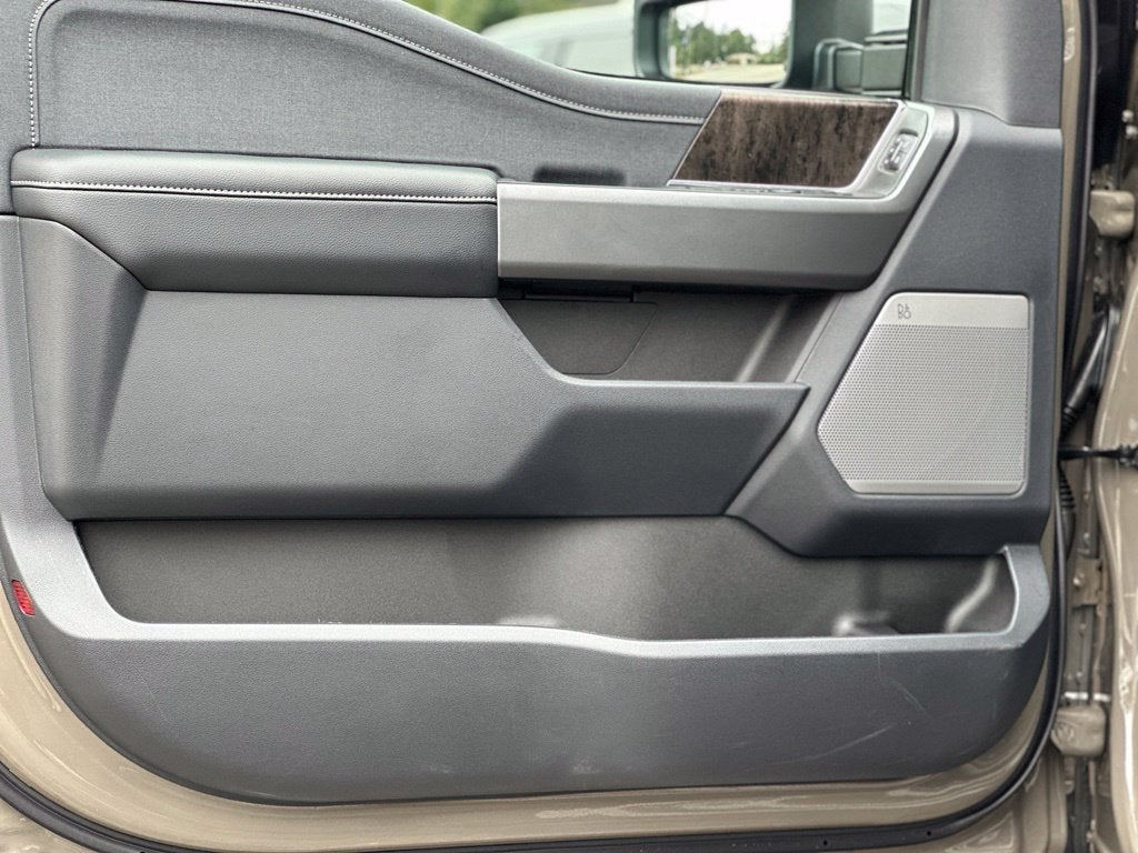 2027 Ford F-350SD Lariat