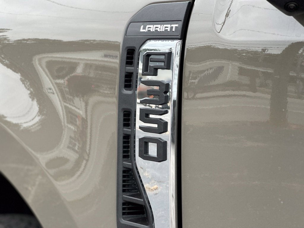 2027 Ford F-350SD Lariat
