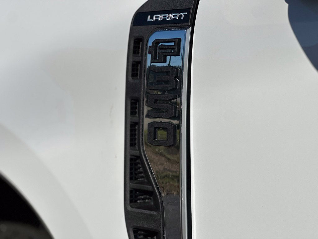 2027 Ford F-350SD Lariat