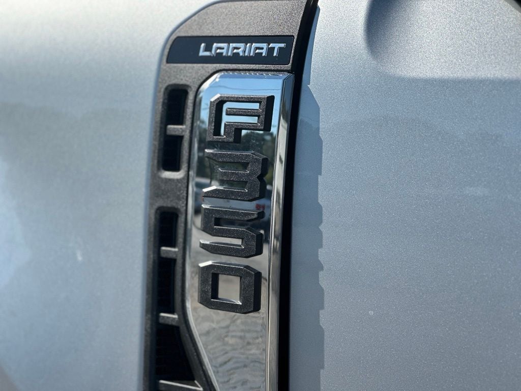 2027 Ford F-350SD Lariat DRW