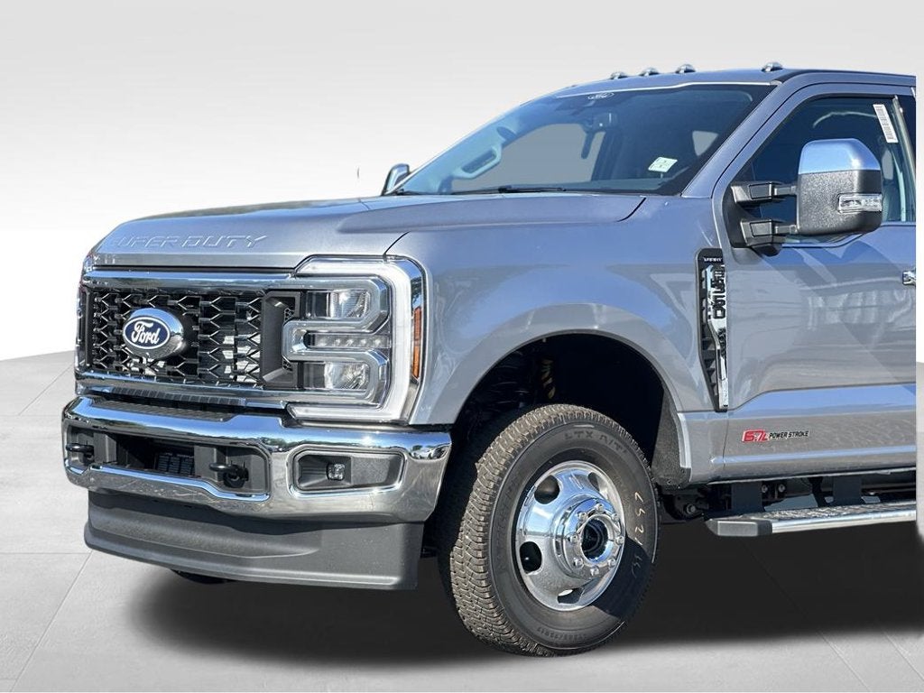 2027 Ford F-350SD Lariat DRW