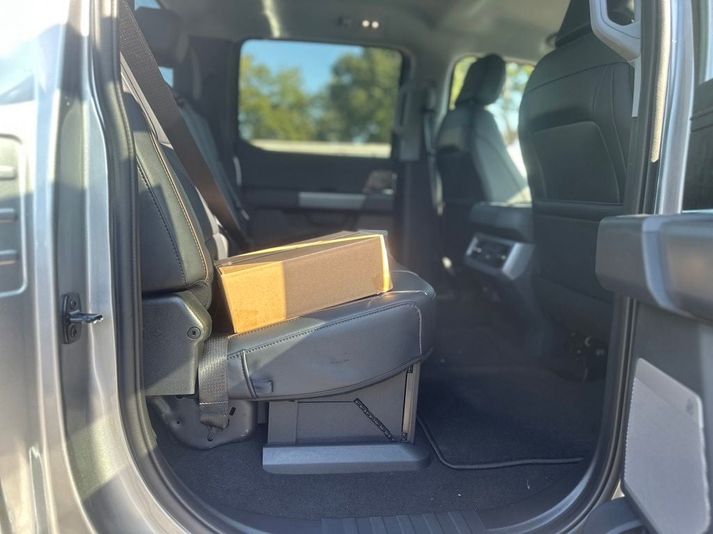 2027 Ford F-350SD Lariat DRW