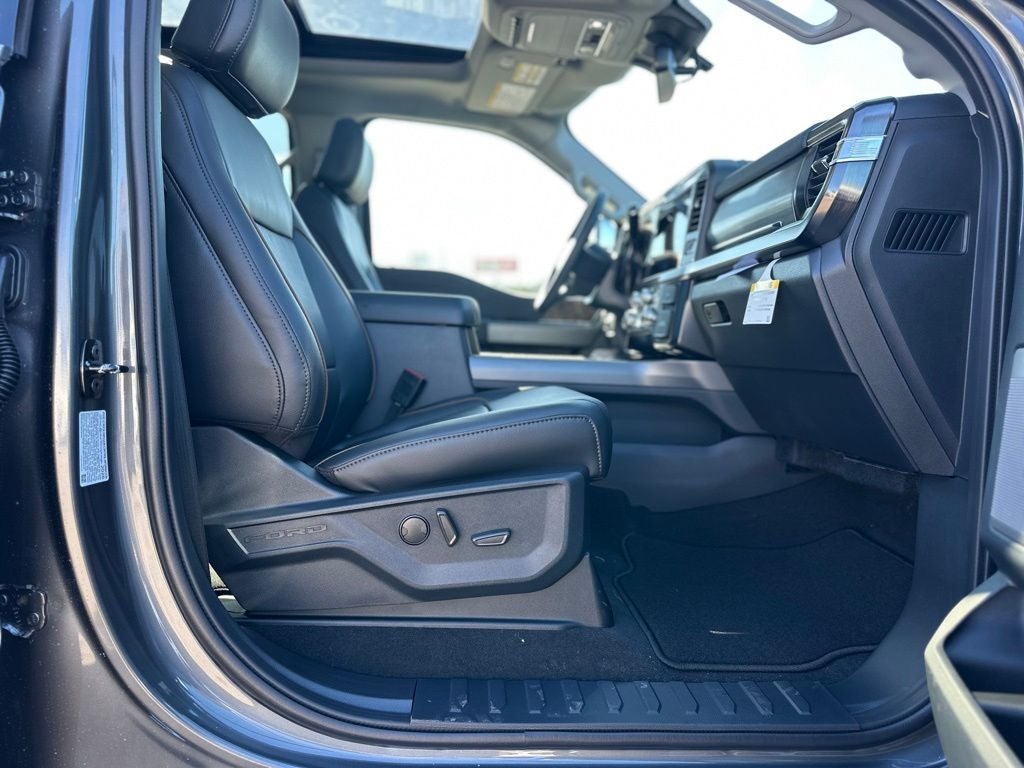 2026 Ford F-350SD Lariat DRW