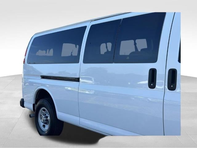 2024 Chevrolet Express 3500 LT 15 Passenger