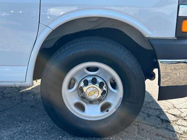 2024 Chevrolet Express 3500 LT 15 Passenger