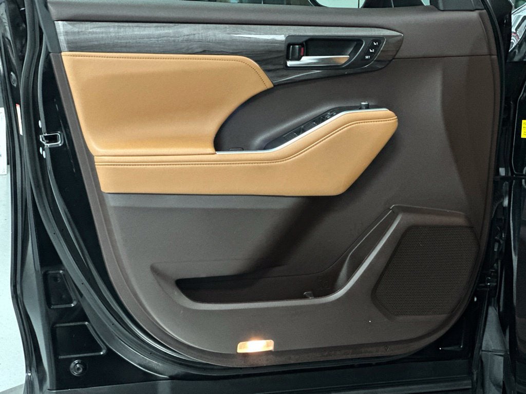 2022 Toyota Highlander Platinum