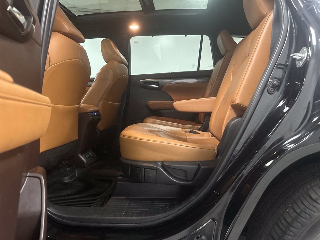 2022 Toyota Highlander Platinum