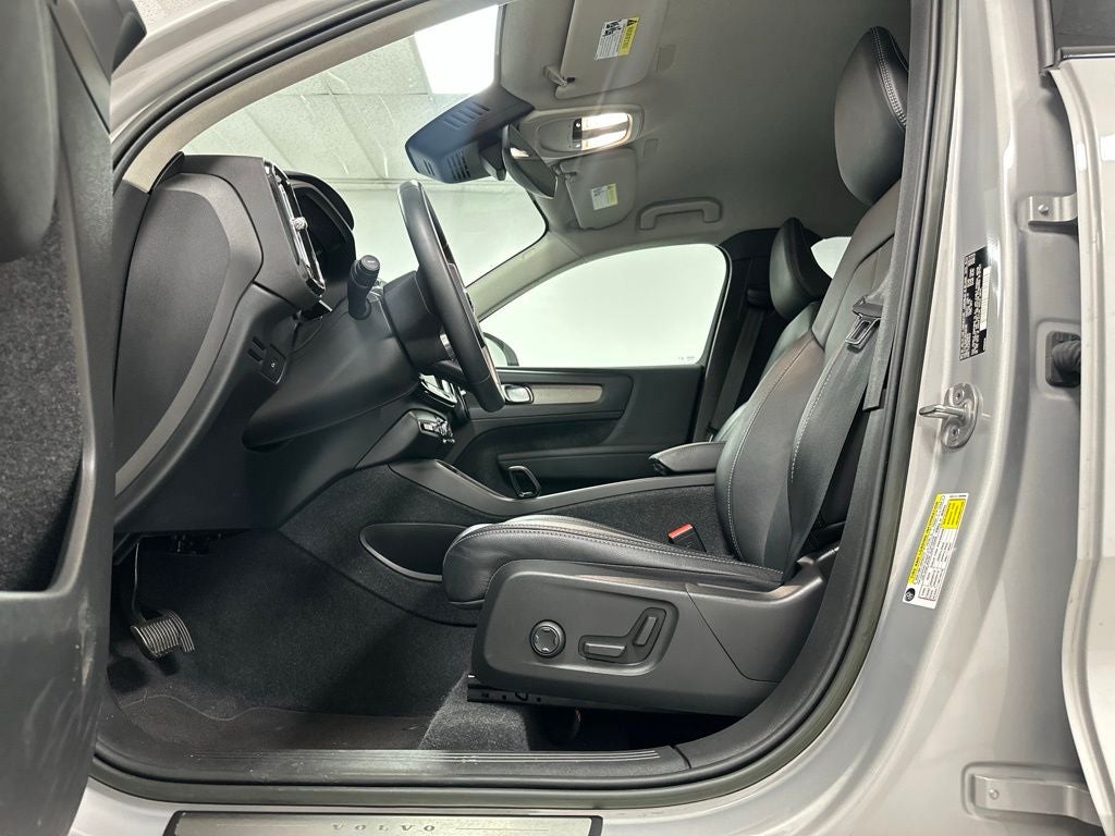 2024 Volvo XC40 B5 Core